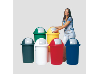 Kunststoff-Abfallbehälter mit Einwurfklappe
